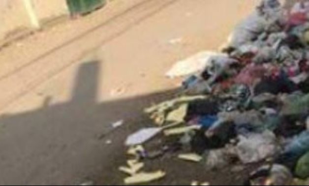 أهالى قرية الحوامدة بالشرقية يتضررون من انتشار القمامة فى الشوارع