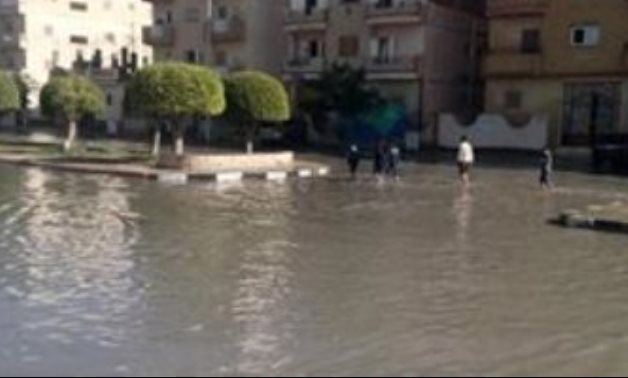 قارىء يرصد غرق شوارع مدينة النوبارية بالبحيرة بمياه الأمطار
