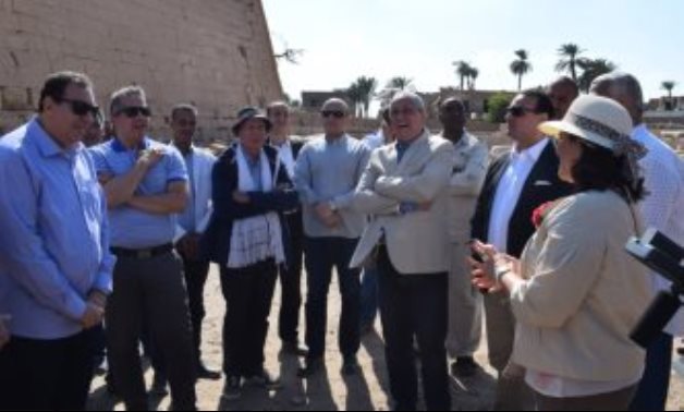وزير الآثار والمحافظ والنواب يستمعون لمحاضرة مدير البعثة الفرنسية بمعبد الرمسيوم
