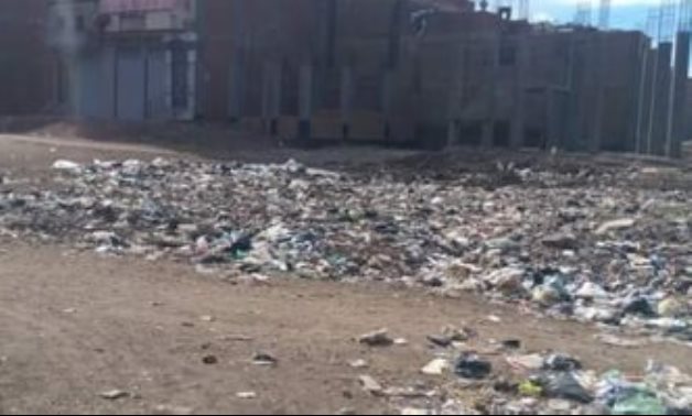 النائب عادل عامر يطالب بسرعة نقل مقالب القمامة خارج الكتلة السكنية