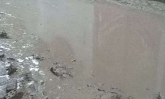 شكوى من غرق شوارع ميت العز بالشرقية فى مياه الأمطار