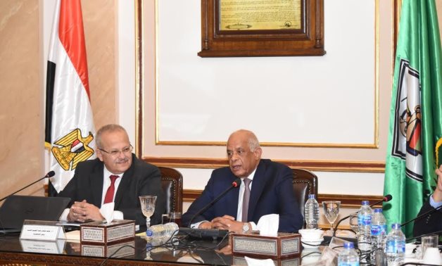 صور.. رئيس البرلمان يشارك فى اجتماع مجلس جامعة القاهرة