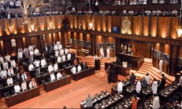 برلمان سريلانكا يصوت على وقف دفع رواتب الوزراء