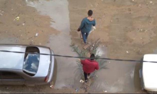 صور.. شكوى من طفح مياه الصرف الصحى بشارع المستشارين فى الإسكندرية