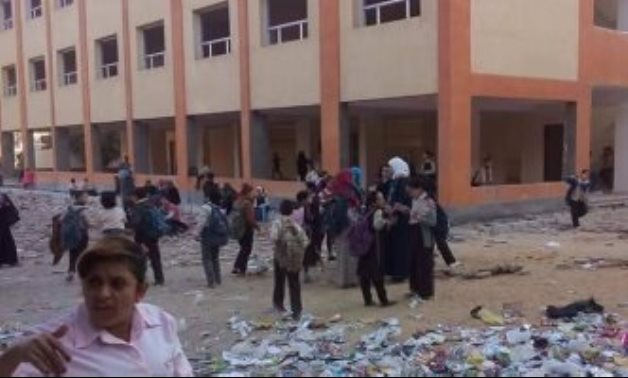 صحافة المواطن.. شكوى من تراكم القمامة داخل مدرسة بالمرج
