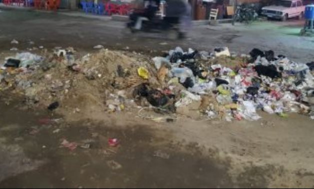 قارىء يشكو انتشار القمامة بشارع محمد نجيب فى المرج