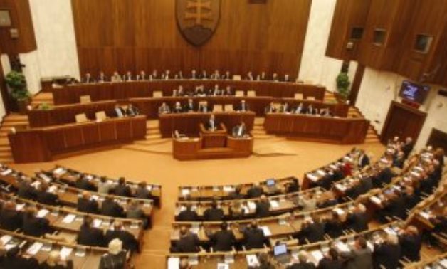 البرلمان السلوفاكى يصوت على تعيين وزير المالية رئيسًا للبنك المركزى