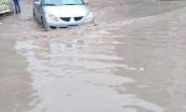 شكوى من غرق شوارع بلطيم بمحافظة دمياط بمياه الأمطار