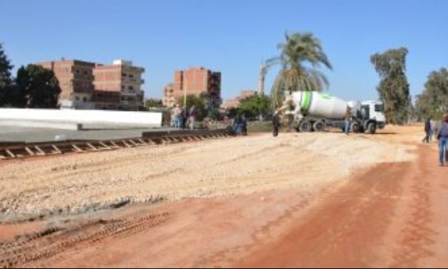 صور.. تطوير طريق بلاجات الإسماعيلية أول نقطة لعودة السياحة والتخلص من العشوائيات