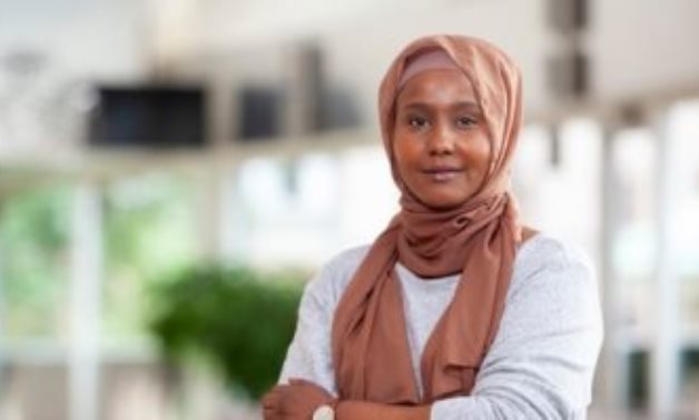 الجارديان: وجود نائبة ترتدى الحجاب فى البرلمان السويدى تحد لموجة اليمين