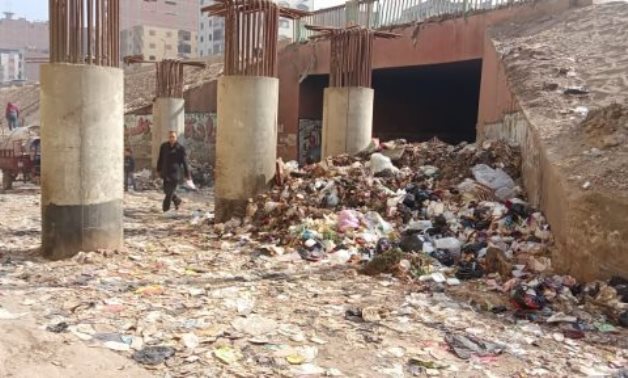 نائبة تطالب محافظة الإسكندرية القمامة خلف محطة سيدي جابر