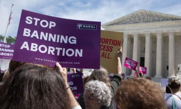 المحكمة العليا الأمريكية تتجه لحظر حق "الإجهاض" بعد 50 عاما من إجازته
