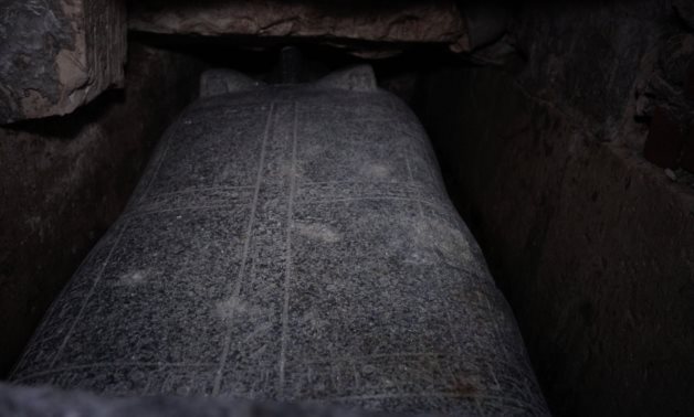 مقبرة بداخلها تابوت فرعونى.. تفاصيل ضبط عصابة للتنقيب عن الآثار فى عين شمس.. صور 