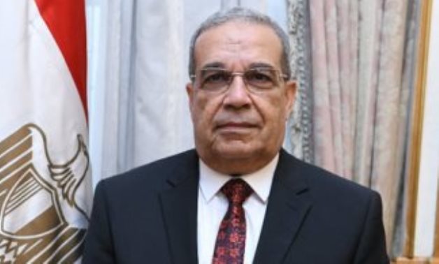 وزير الإنتاج الحربى يناقش مع علماء مصريين سبل الاستفادة من خبراتهم