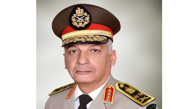  وزير الدفاع يكرم قادة القوات المسلحة المحالين للتقاعد