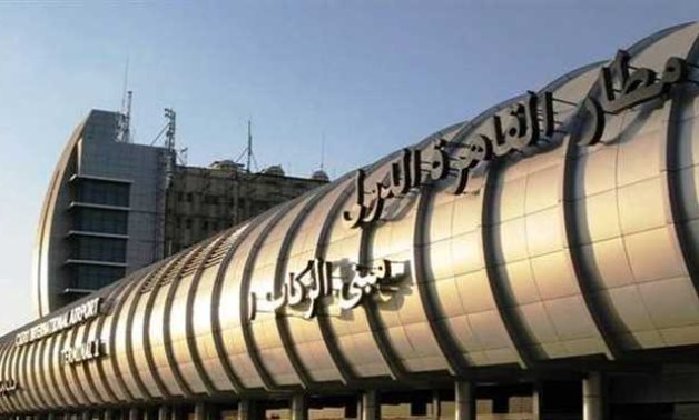 مطار القاهرة يشهد التشغيل التجريبى لأول شاشة إعلانات ثلاثية الأبعاد فى مصر