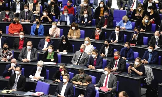نواب ألمان يقاطعون كلمة زيلينسكي أمام البرلمان ويؤكدون: أوكرانيا تحتاج لرئيس سلام  