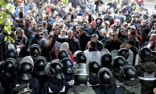 خلاف حقوقى حول قانون ينظم حق الإضراب بالمغرب.. والنقابات تطالب بسحبه من البرلمان