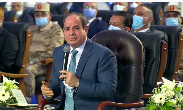 الرئيس السيسي مشيداً بالمواطن المصري : استحمل معانا السبع سنين اللى فاتوا