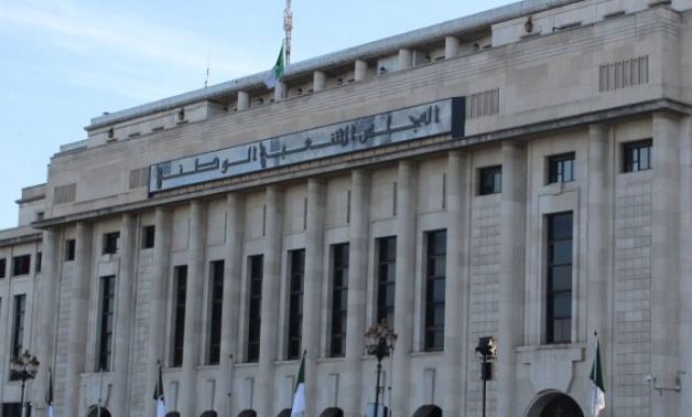 ضمن عدد من المقترحات.. برلمان الجزائر يبحث فتح حساب بنكى لجمع التبرعات لضحايا الزلزال