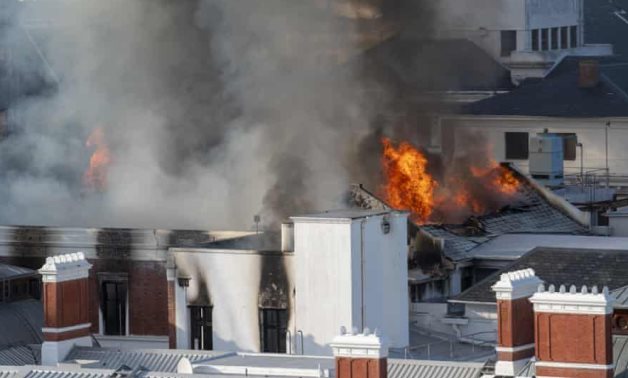 حريق يلتهم مبنى البرلمان فى جنوب إفريقيا