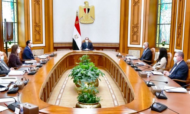 الرئيس السيسي يستعرض مع المجموعة الاقتصادية مؤشرات لاقتصاد مصر 2021 