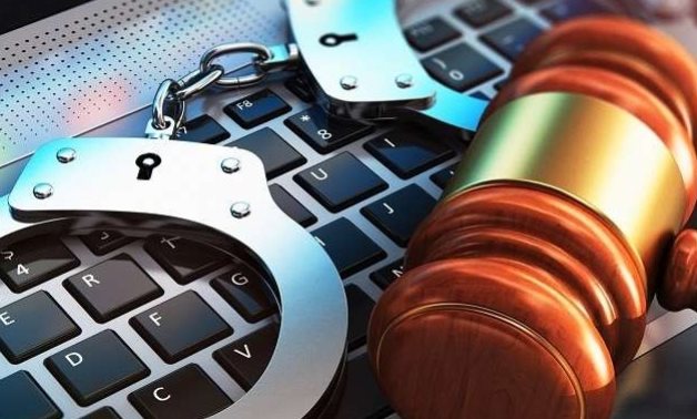 عقوبات حاسمة لجرائم الاحتيال والاختراق للبيانات الإلكترونية.. القانون يتصدى للتعدى على خدمات البنوك والسطو على أموال الغير بالحبس