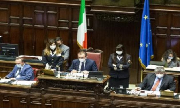 إرسال الحكومة الإيطالية الأسلحة لأوكرانيا يفجر خلافا داخل البرلمان