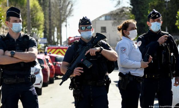 الشرطة الفرنسية تعتقل 97 متظاهرا معارضا لإجراءات كورونا