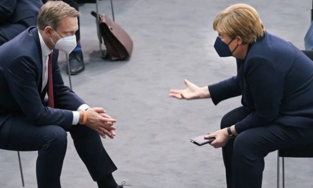 ميركل تخطف الأنظار فى أول ظهور رسمى لها خلال انتخابات رئاسة ألمانيا
