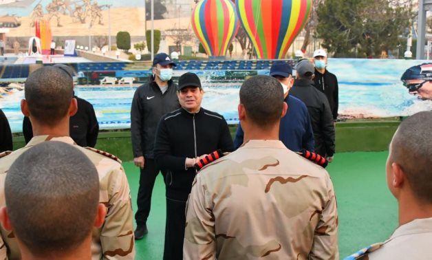 الرئيس السيسى يشارك طلاب الكلية الحربية الأنشطة الصباحية ويجرى حوارا مفتوحا معهم