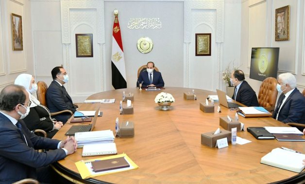 الرئيس السيسى يوجه الحكومة بإعداد حزمة من الإجراءات المالية والحماية الاجتماعية لتخفيف آثار التداعيات الاقتصادية على المواطن المصرى