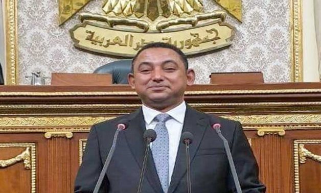 النائب ناصر عثمان: شكاوى الأهالي من تهالك الطريق بجزيرة البدارى بأسيوط