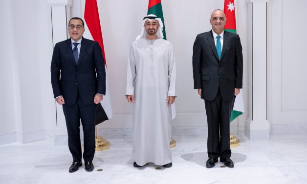 رئيسا وزراء مصر والأردن ونائب رئيس وزراء الإمارات يشهدون التوقيع على مبادرة "الشراكة الصناعية التكاملية لتنمية اقتصادية مستدامة"