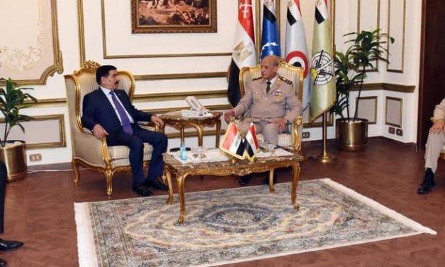 وزير الدفاع يلتقى نظيره العراقي لبحث مجالات التعاون العسكري بين البلدين 