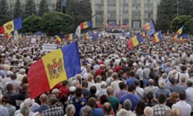 احتشاد الآلاف فى مولدوفا مطالبين بحل البرلمان
