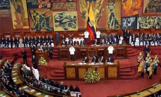 رئيس الأكوادور يصدر مرسومًا بحل البرلمان قبل بدء إجراءات عزله بتهم فساد