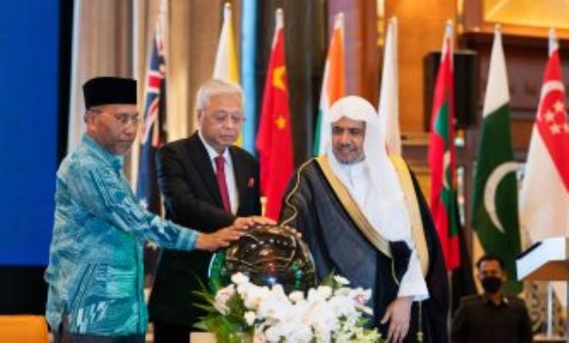 رئيس وزراء ماليزيا وأمين عام رابطة العالم الإسلامى يفتتحان أعمال مؤتمر علماء جنوب شرق آسيا بكوالالمبو