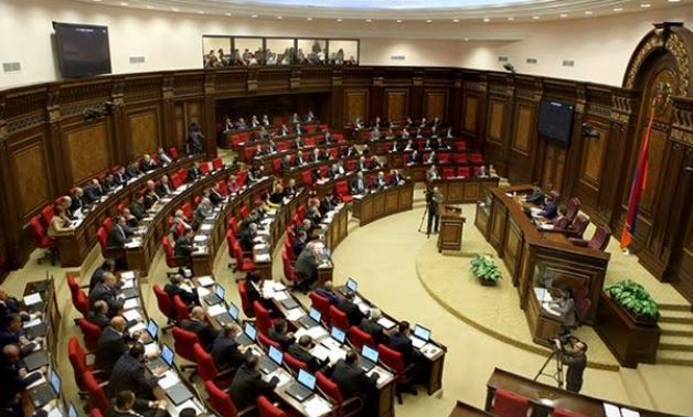 برلمان أرمينيا يعقد جلسة طارئة لإقرار منع استخدام الألعاب النارية بالمناسبات الخاصة