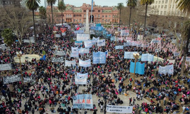 احتجاجات أمام البرلمان الأرجنتينى وقصر الرئاسة للمطالبة بزيادة الأجور