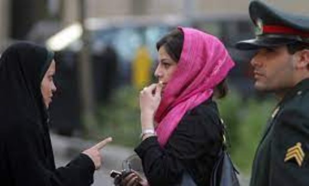 حملة نسائية بإيران ضد قانون الحجاب الإلزامى..والبرلمان يُدين طريقة فرضه
