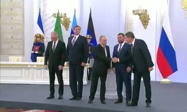 الخطوة الأخيرة.. "بوتين" يصدق على اتفاقيات انضمام 4 أقاليم أوكرانية لروسيا