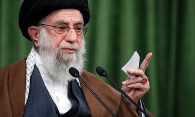 وصفها بنظرة هدامة.. المرشد الإيرانى يطالب البرلمان بالامتناع عن استجواب الحكومة