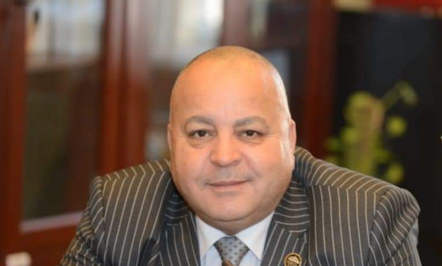 النائب أسامة الأشمونى يطالب وزير التعليم بسد العجز فى الخدمات المعاونة بالمدارس