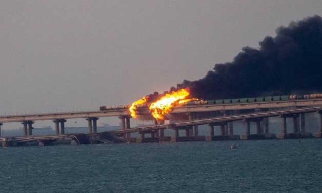 أوكرانيا تفجر جسر جزيرة القرم.. وبوتين يتخذ هذا القرار 