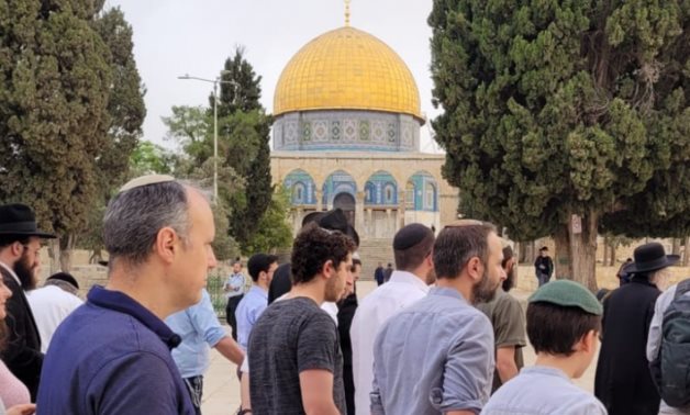 بقيادة برلمانى إسرائيلى.. مئات المستوطنين يقتحمون باحات المسجد الأقصى