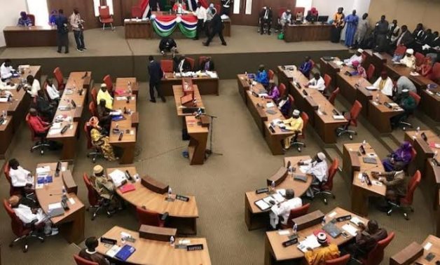 البرلمان الجامبى يبدأ تحقيقا فى وفاة 70 طفلا بسبب أدوية "سعال"