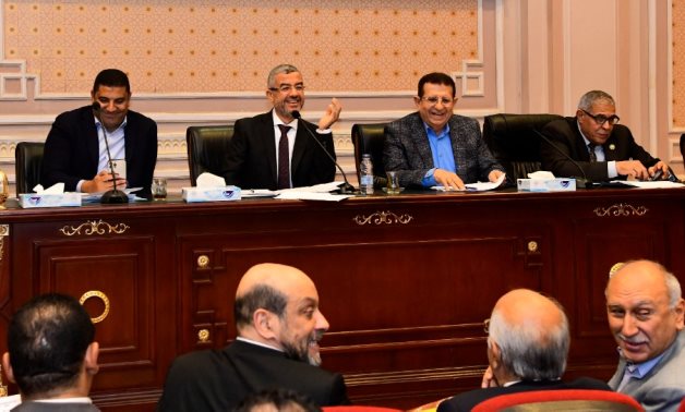 "إسكان النواب" توصى بتشكيل لجنة لبحث الموقف القانوني لأحد الأكشاك بفيصل