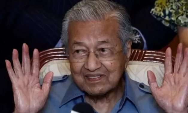 مهاتير محمد يخسر مقعده البرلماني في مفاجأة انتخابات ماليزيا