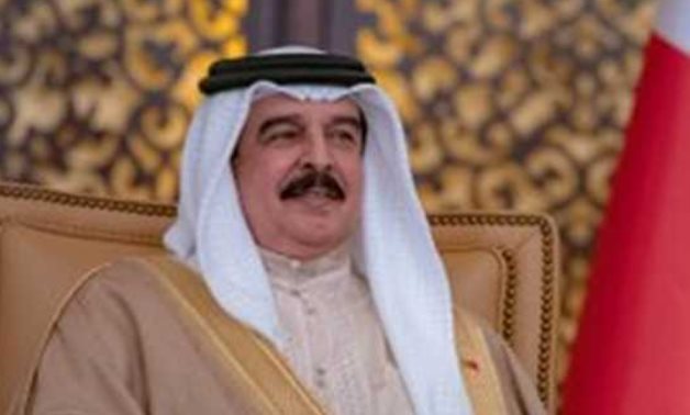 العاهل البحريني يقبل استقالة الحكومة ويكلف ولي العهد بإعادة تشكيلها